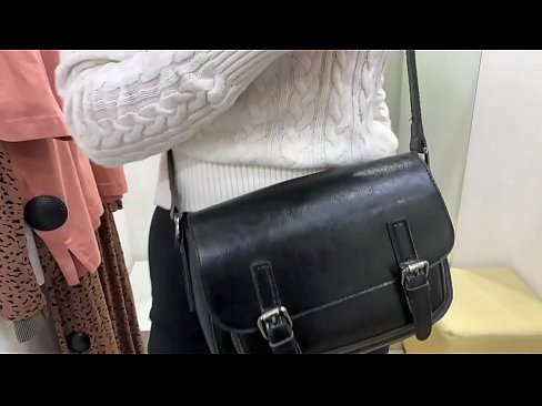 ❤️ Masturbasi umum saka asu enom FeralBerry karo dildo ing kamar fitting ️ Porno fb ing kita  ️❤